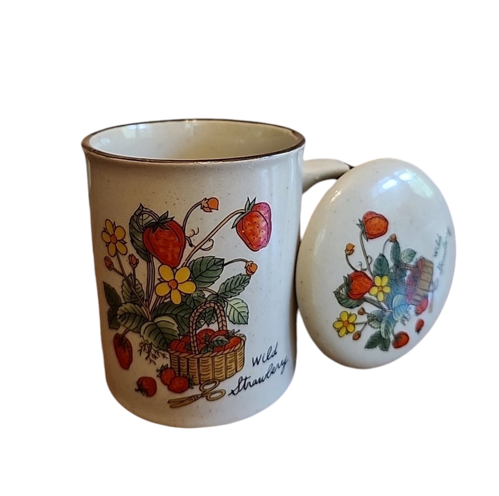 Vintage Wild Strawberry Mug